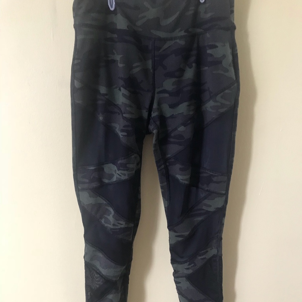 Army with sheer workout leggings - Picture 2 of 3